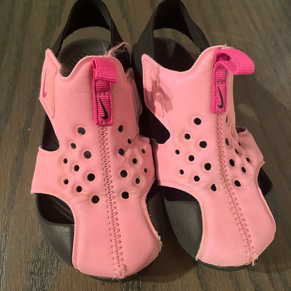 Size 10 Nike water shoes